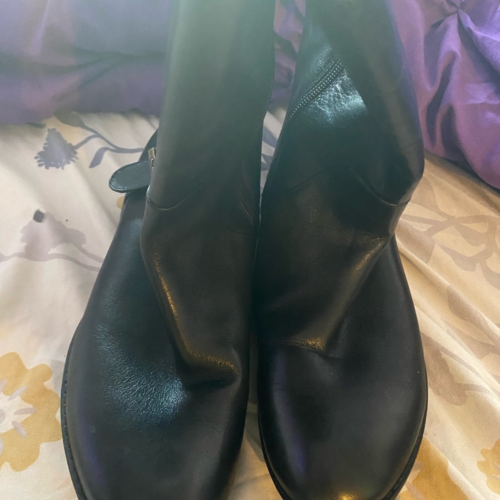 Isaac Mizrahi ankle riding pure leather boots with flat heel.